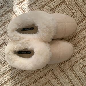 Mudd Women's Tan Plush Slippers Shoes Clogs